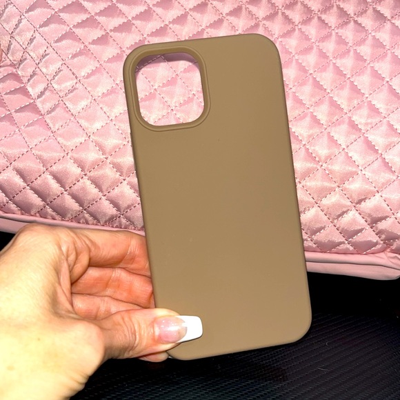 iPhone 13 Cases - Picture 2 of 16